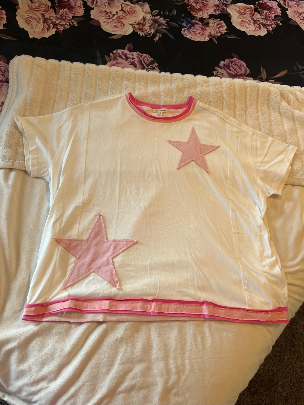 Women’s Blue Velvet oversized appliqué star top W/pockets